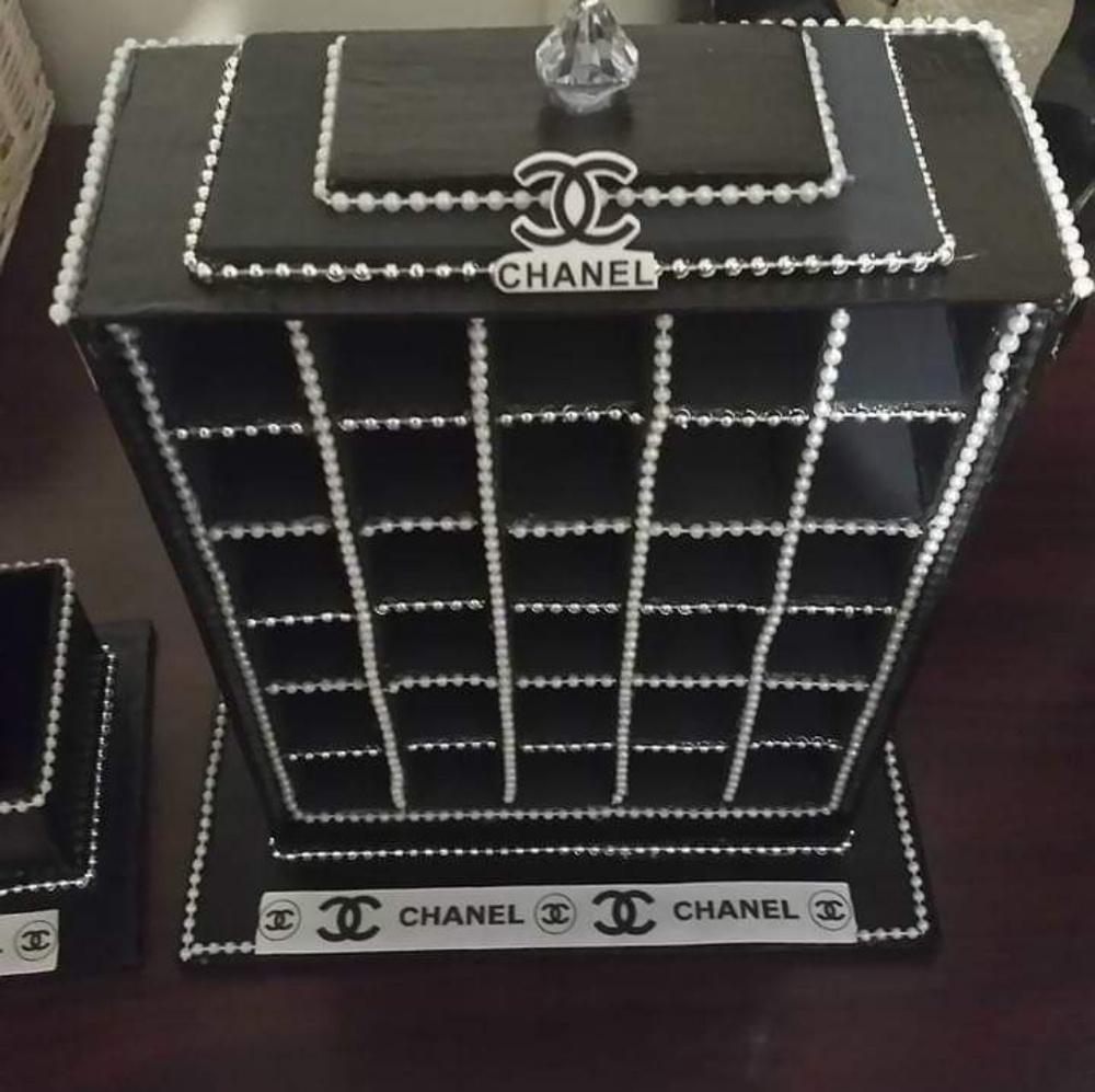 Lipstick holder/organizer